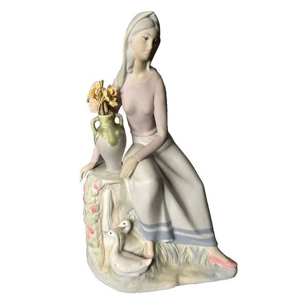 Vintage Zaphir Lladro "Resting" 12 Inches Tall Era Late 20th Century (1970-1990)